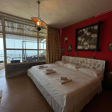 Hotel Vila "Oda E Miqve" Vlorë Esterno foto