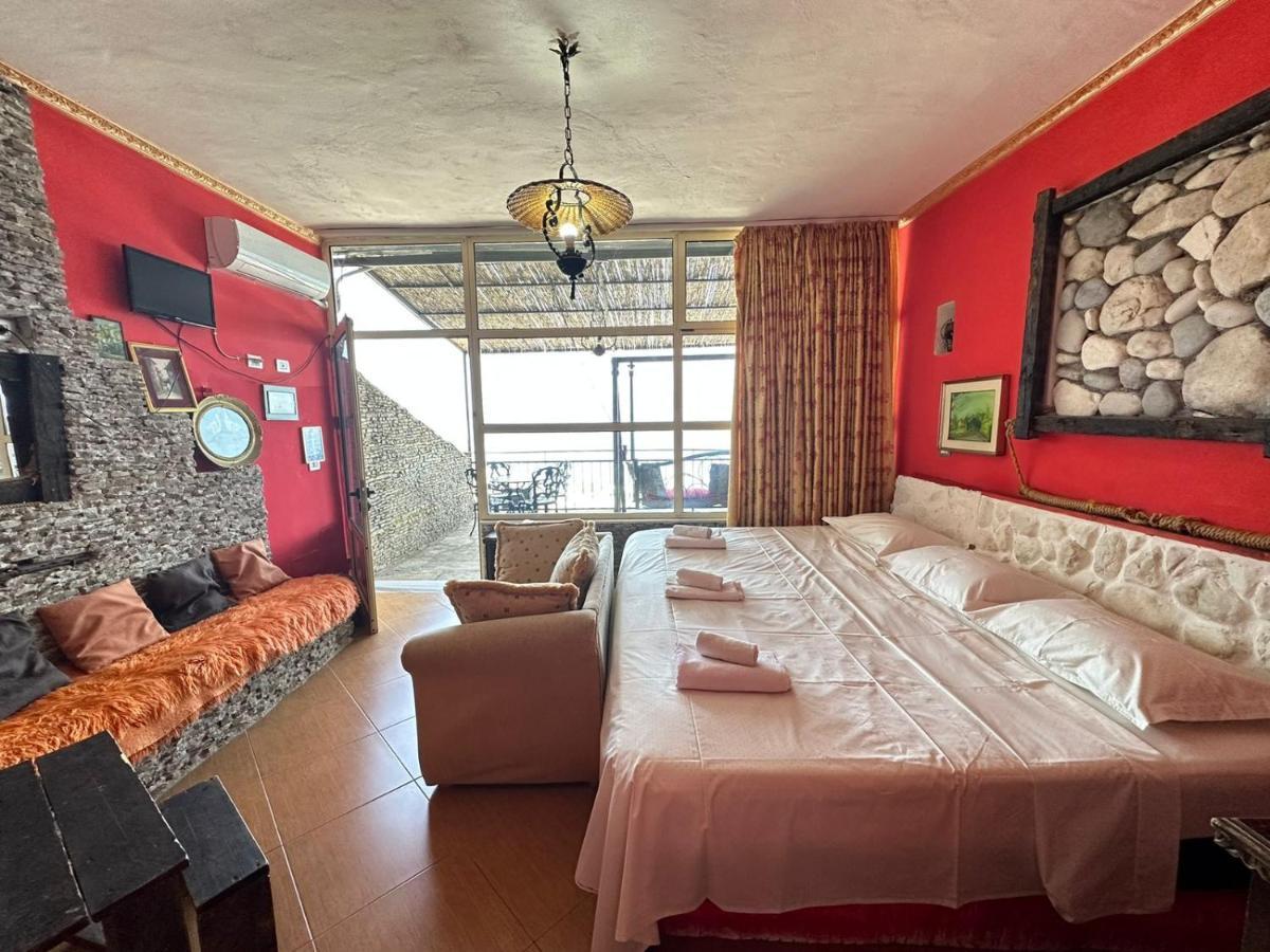 Hotel Vila "Oda E Miqve" Vlorë Esterno foto