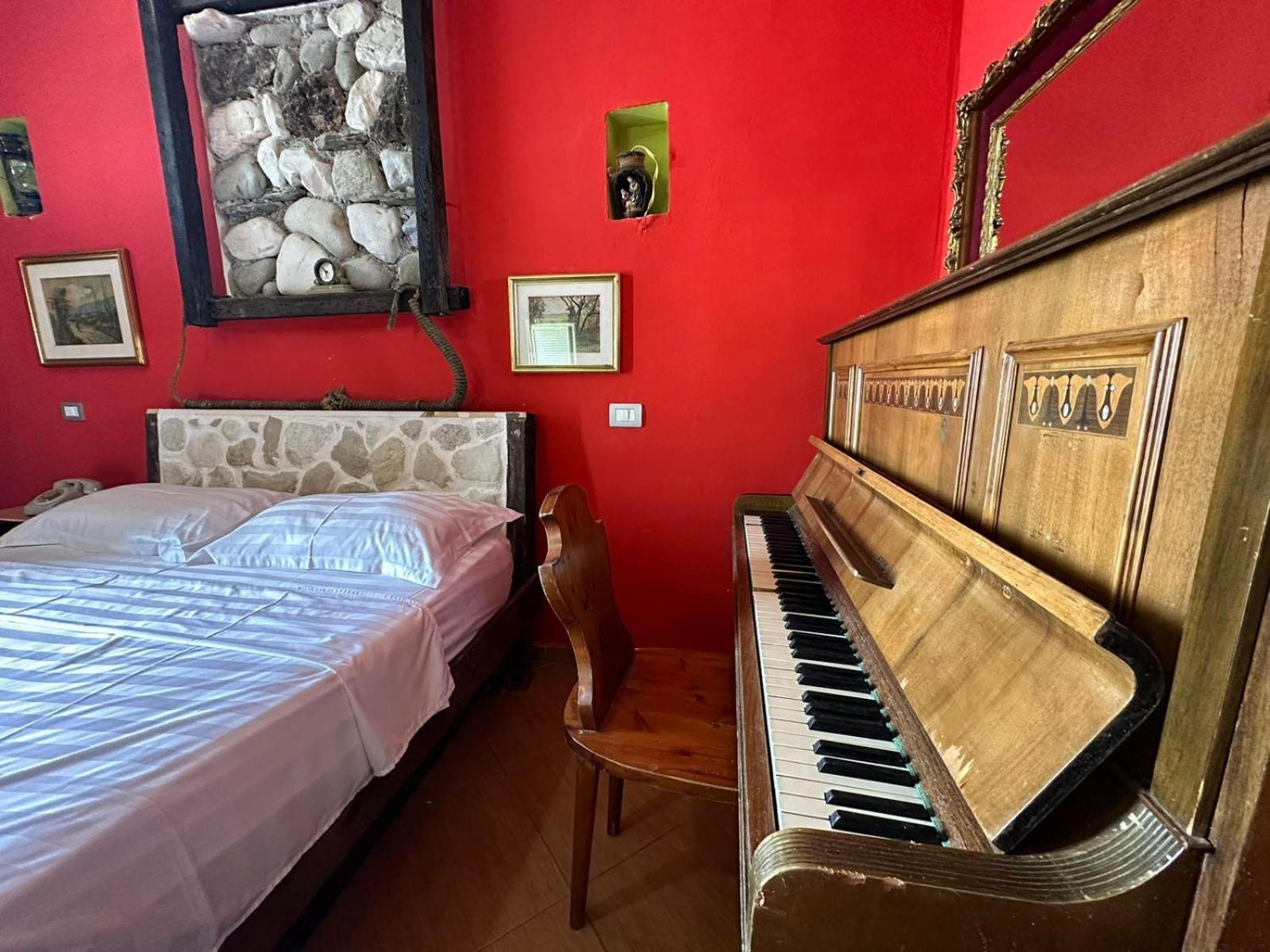 Hotel Vila "Oda E Miqve" Vlorë Esterno foto