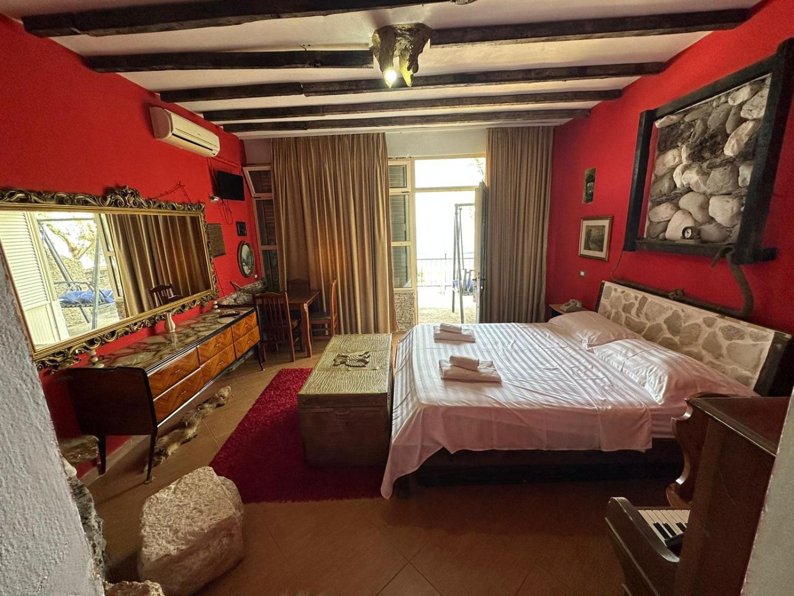 Hotel Vila "Oda E Miqve" Vlorë Esterno foto