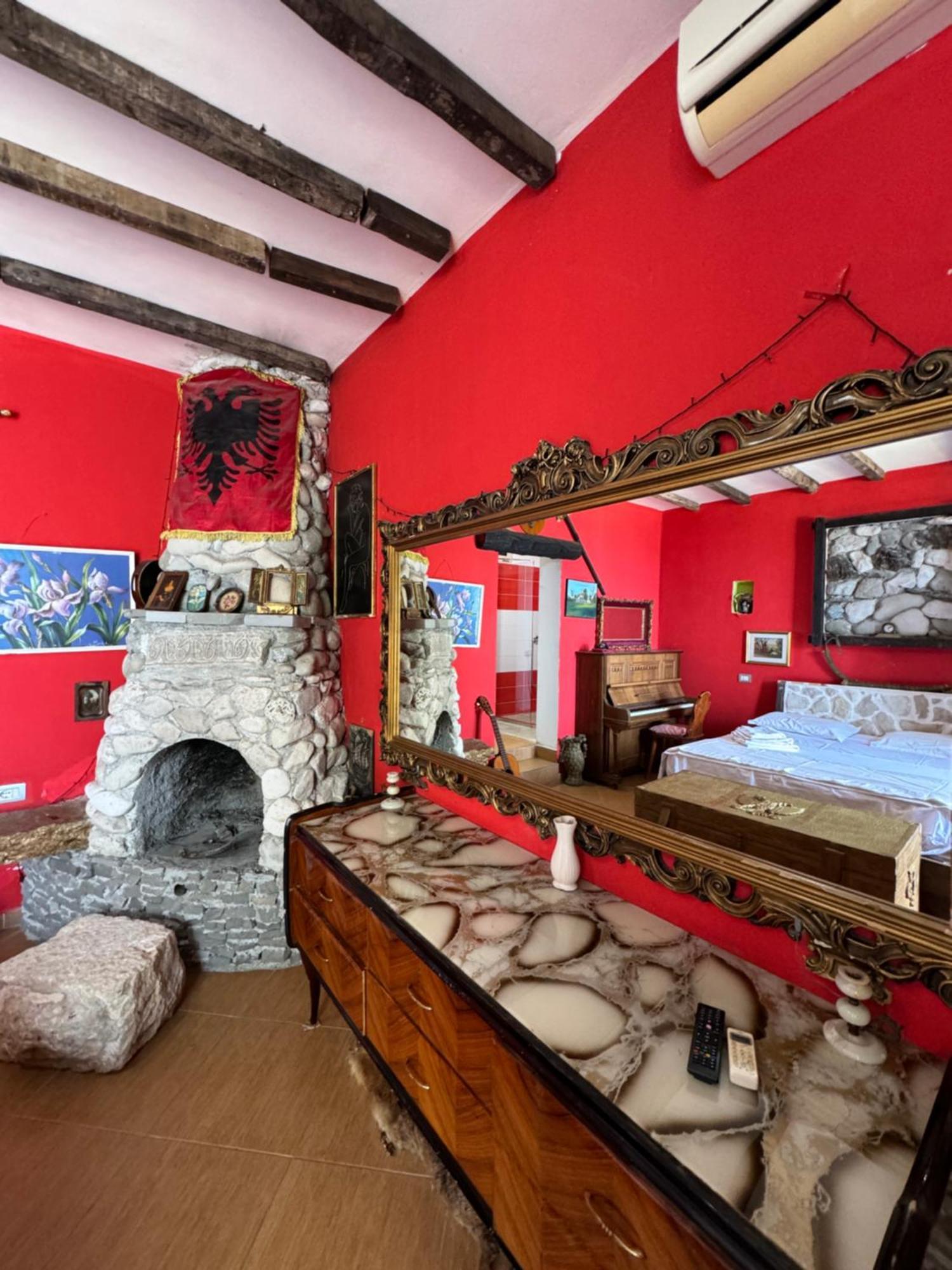Hotel Vila "Oda E Miqve" Vlorë Esterno foto
