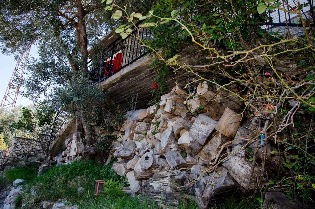 Hotel Vila "Oda E Miqve" Vlorë Esterno foto